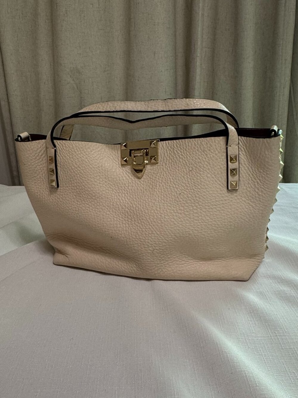 Valentino Garavani Rockstud Small leather tote in Beige
